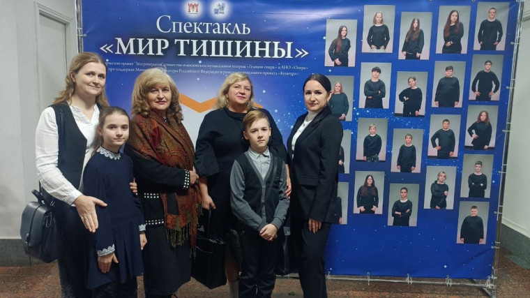 Сегодня состоялась премьера уникального спектакля "Мир тишины" в рамках проекта "Театротерапия" "Геликон-опера"..